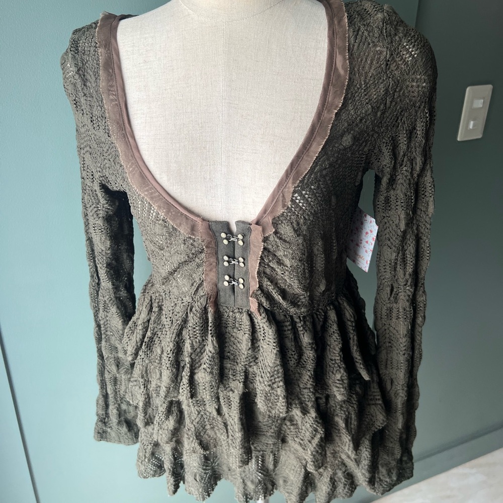 Free People olive green top size Small